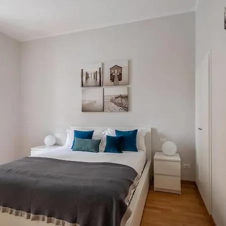 New Near Piazza Del Popolo *